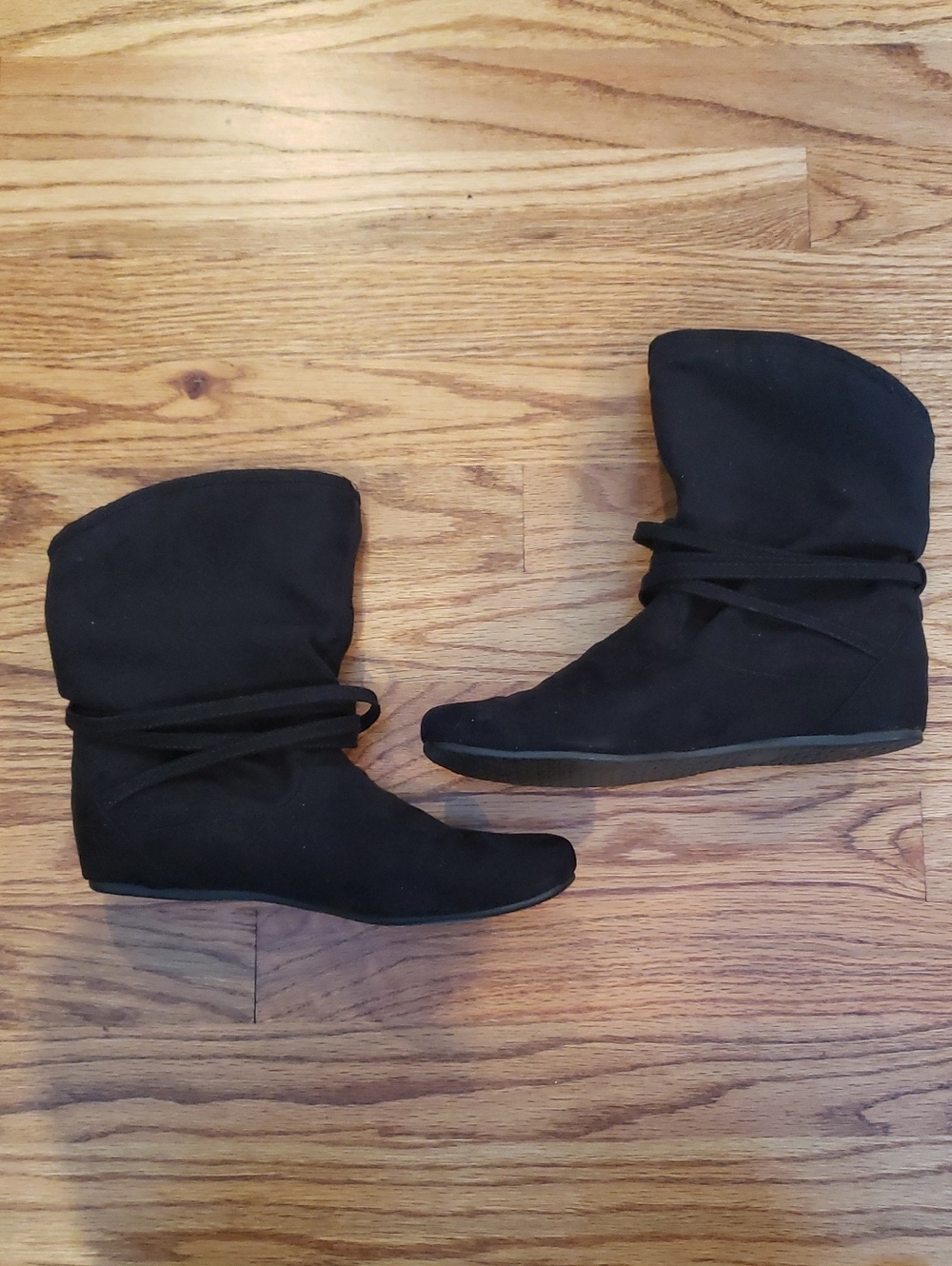 Michael Shannon Black Faux-suede Slouchy Ankle Boots with Wrap Strap Size: 7 - Picture 10 of 16